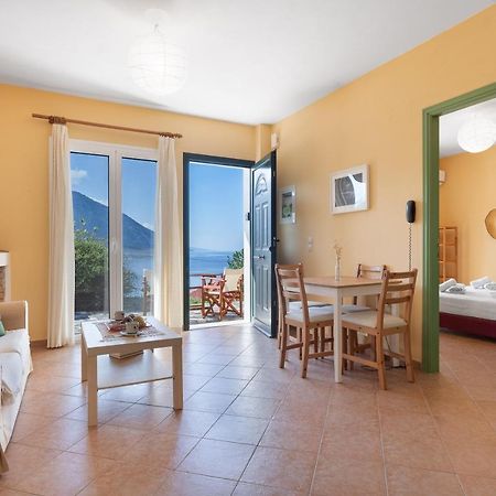 Pavio Villa Poros  Buitenkant foto