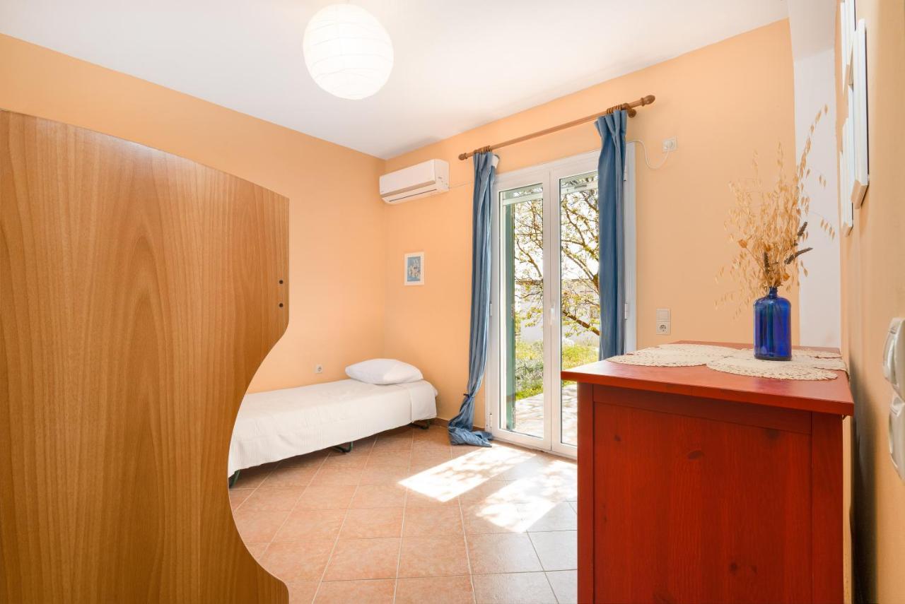 Pavio Villa Poros  Buitenkant foto