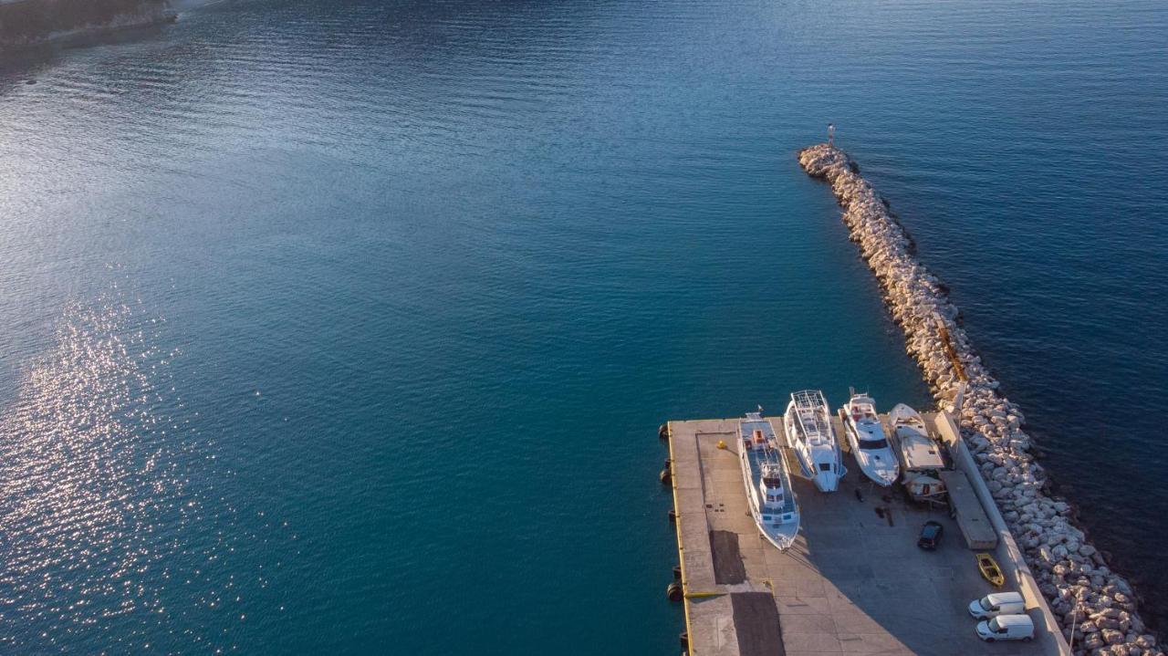 Pavio Villa Poros  Buitenkant foto